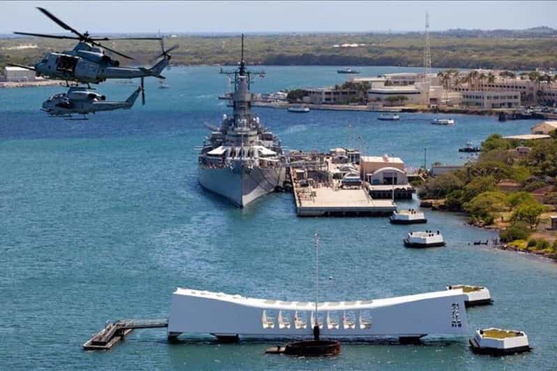 Honolulu: Pearl Harbor, USS Arizona and Battleship Missouri - The USS Arizona Memorial is quiet and solemn