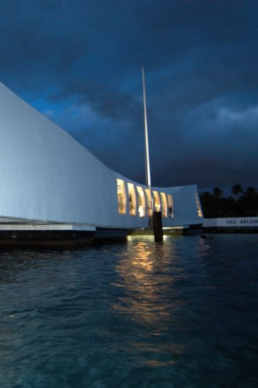 Honolulu: Pearl Harbor USS Arizona Memorial Tour - The Waikiki pickup makes the morning easier