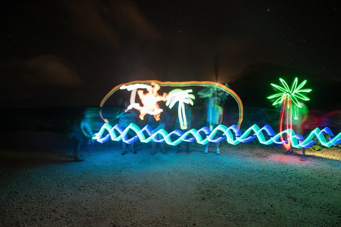 Honolulu Sunset & Light Painting Experience - China Walls gives you the best light of the evening
