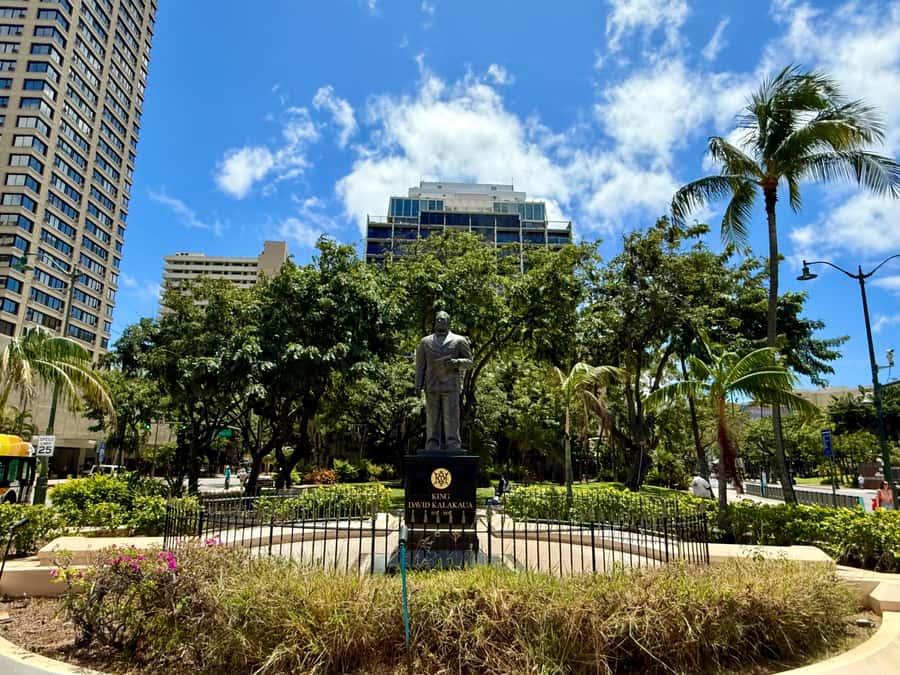 Honolulu: Waikiki Food Tour with Local Guide - Cooling off with artisanal shave ice