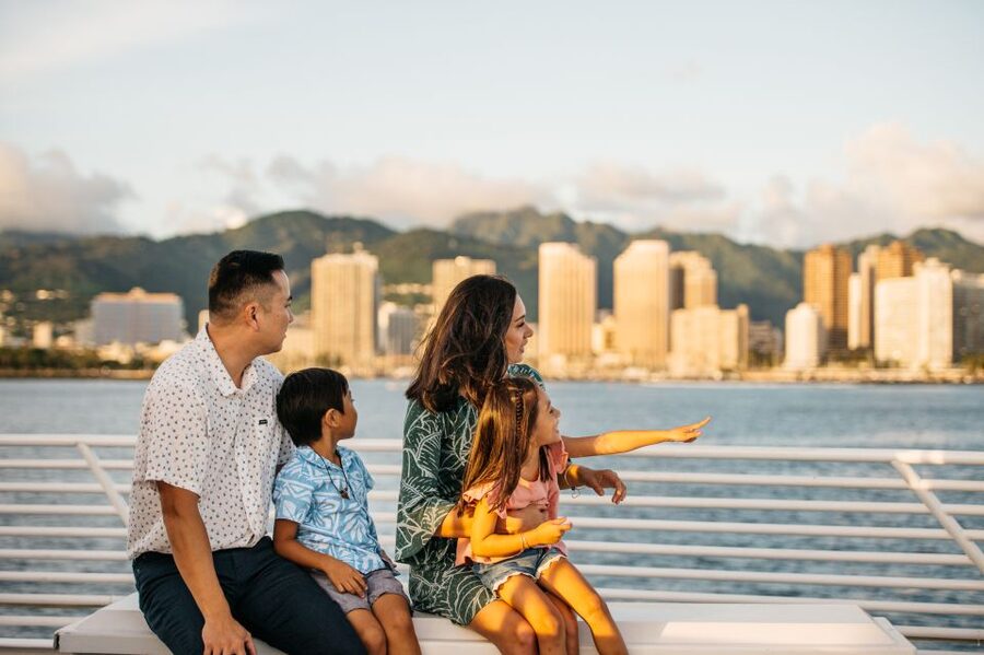 Honolulu: Waikiki Sunset and Cocktail Cruise - Choosing the open deck or indoor lounge