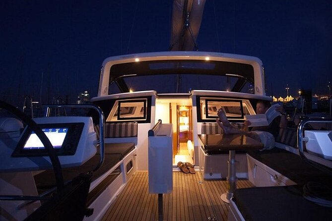 Luxury Diamond Head Sunset Sail - A Private View of Diamond Head From Waikiki
