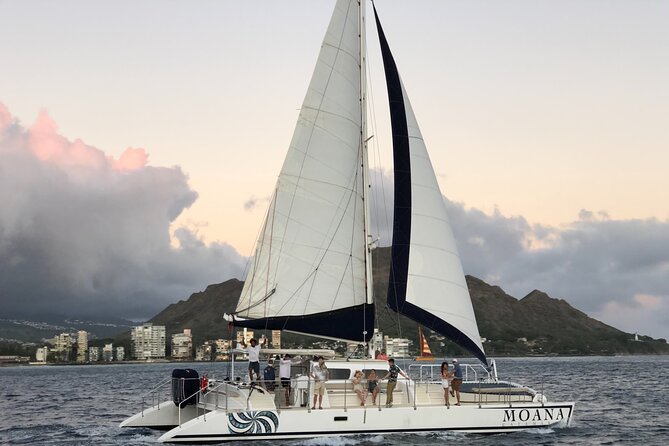 Moana’s Swim’n’Sail Cocktail Cruise Along the Waikiki Coast - How crowded will the boat feel?