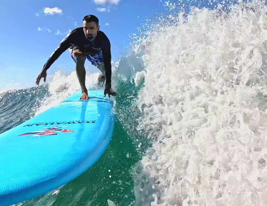 Oahu: 1-on-1 Surfing Lesson in Waikiki - Meeting at the small triangular beach