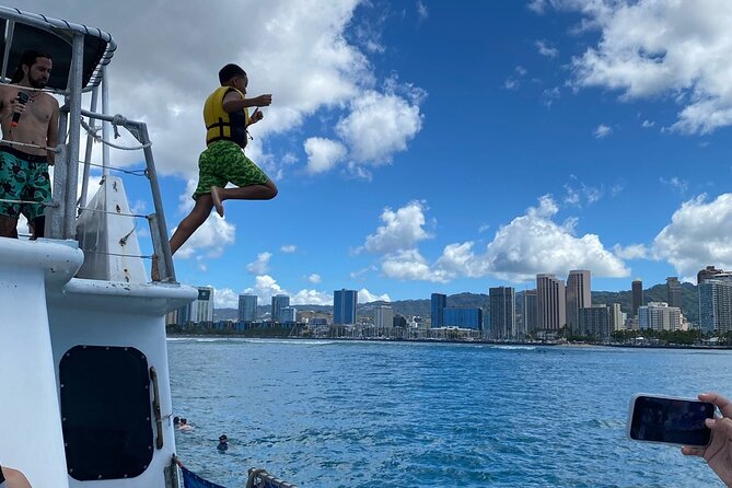 Oahu 5-in-1 Deluxe Cruise: Turtle Snorkeling & Ocean Activities - Crew energy and safety