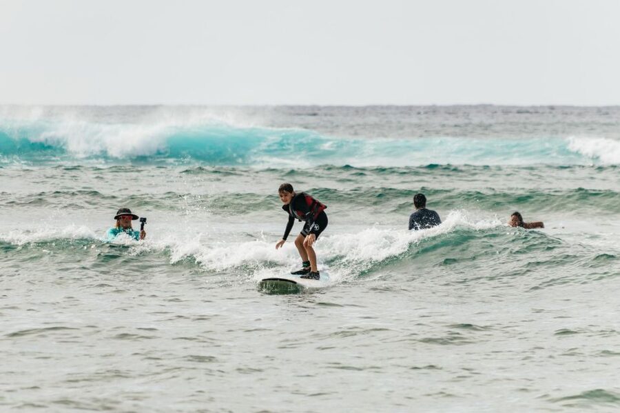 Oahu: Beginner-Friendly Waikiki Beach Surfing Lesson - Key points at a glance