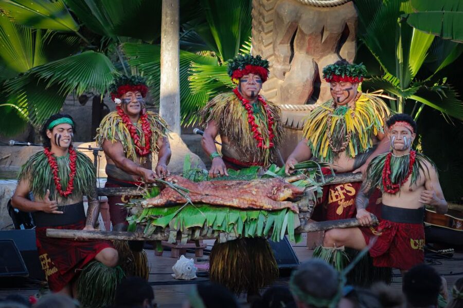 Oahu: Chief's Luau Dinner Show - Dinner includes kalua pork and pineapple glazed chicken
