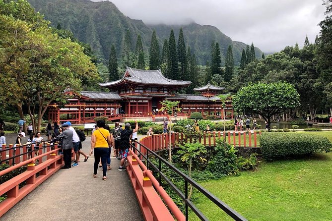Oahu Circle Island Tour with Byodo-In Temple Admission - The calm pause at Byodo-In Temple