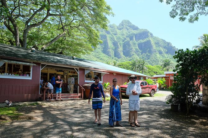 Oahu Circle Island Tour with Waimea Waterfall - Coffee and macadamia nuts beneath the banyan trees