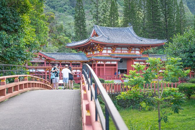 Oahu Deluxe Grand Circle Island Tour - Byodo-In Temple offers the quietest stop