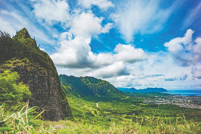 The Koʻolau range dropping into Kāneʻohe Bay on the windward side of Oahu