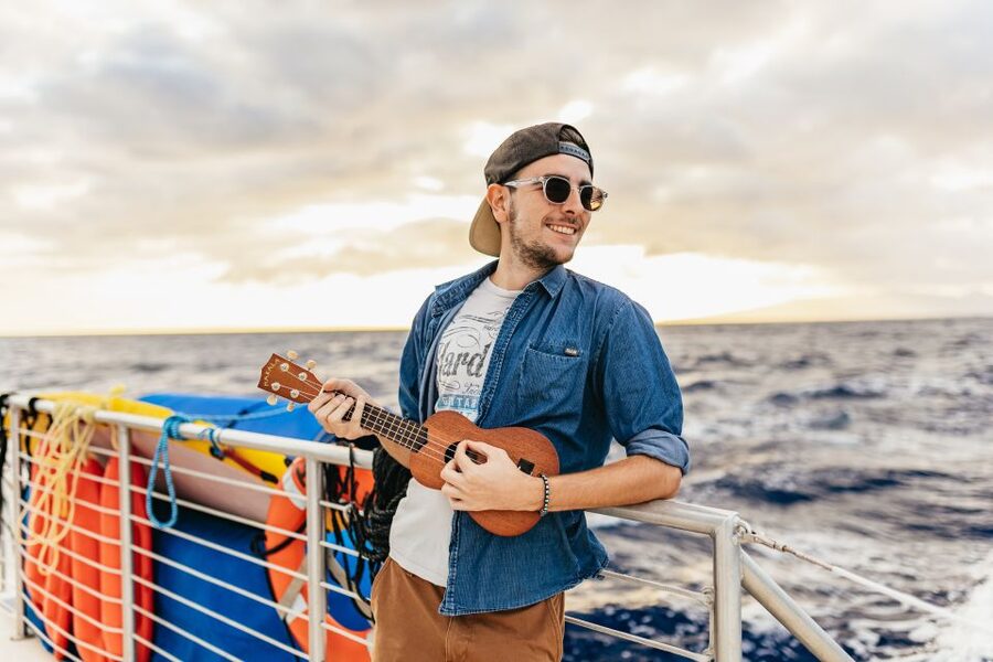 Oahu: Diamond Head Cruise with Drinks & Appetizers - Diamond Head, Waikiki, and the changing light