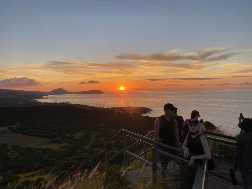 Oahu: Diamond Head Hike with Roundtrip Transportation - What $59 buys you