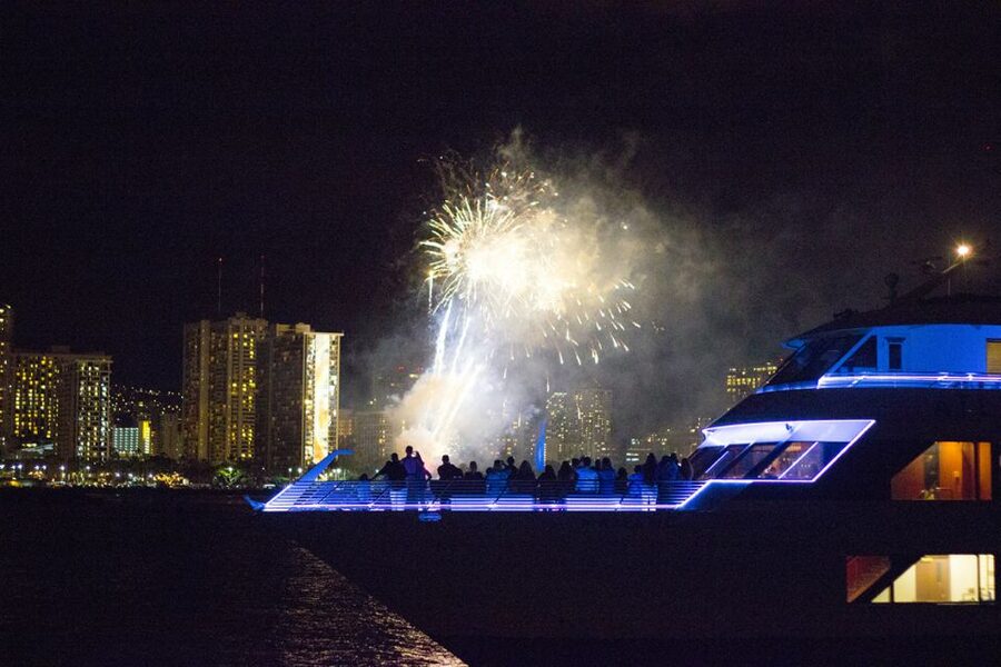 Oahu: Friday Night Fireworks Cocktail Cruise - Fireworks from the sea