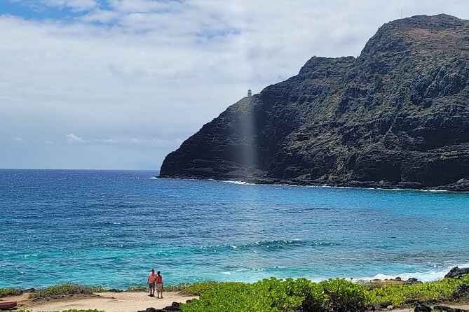 Oahu Fun Circle Island Tour With Pickup - Macadamia samples and Kualoa’s movie scenery