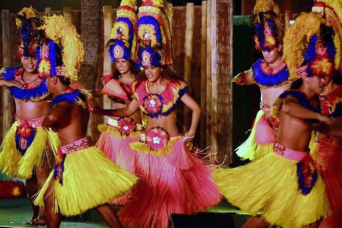 Oahu: Germaine's Luau - Lei Greeting, Photos, and Pre-Show Activities