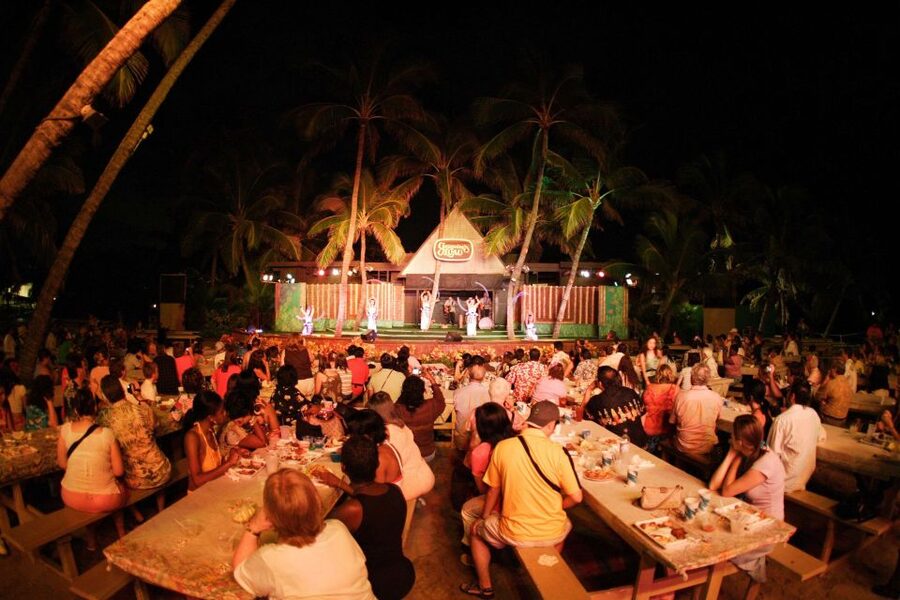 Oahu: Germaine's Traditional Luau Show & Buffet Dinner - How the transportation option changes the evening