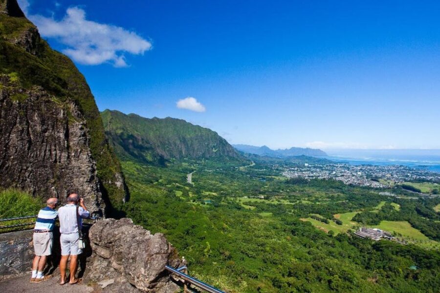 Oahu: Guided Tour of North Shore and Waimea Botanical Garden - Early Waikiki pickup and the road north