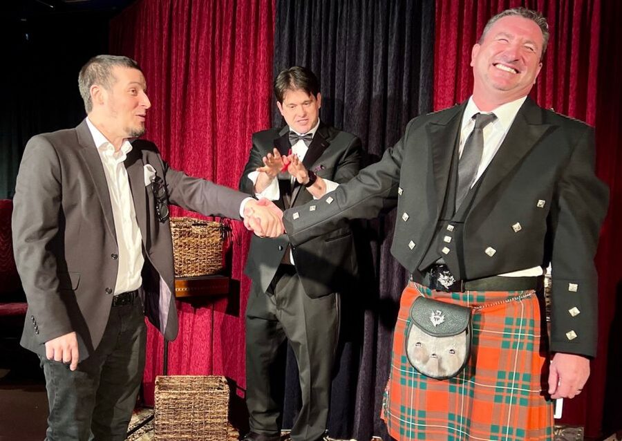 Oahu: Hilton Waikiki Beach Hotel Magical Mystery Show - The cost and what you receive for $99