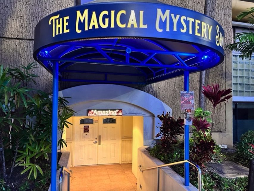 Oahu: Hilton Waikiki Beach Hotel Magical Mystery Show - Parking, clothing, and practical details