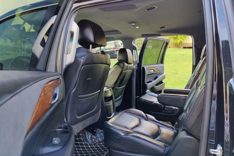 Oahu: Honolulu Airport Private by Escalade SUV - Details that make the pickup easier