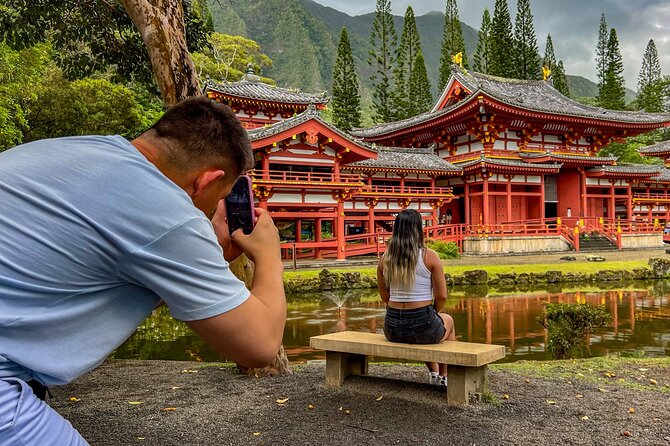 Oahu in a Day: Waterfall - Food Trucks - Lookouts - Small Crowds - Waimea Valley and waterfall before the crowds