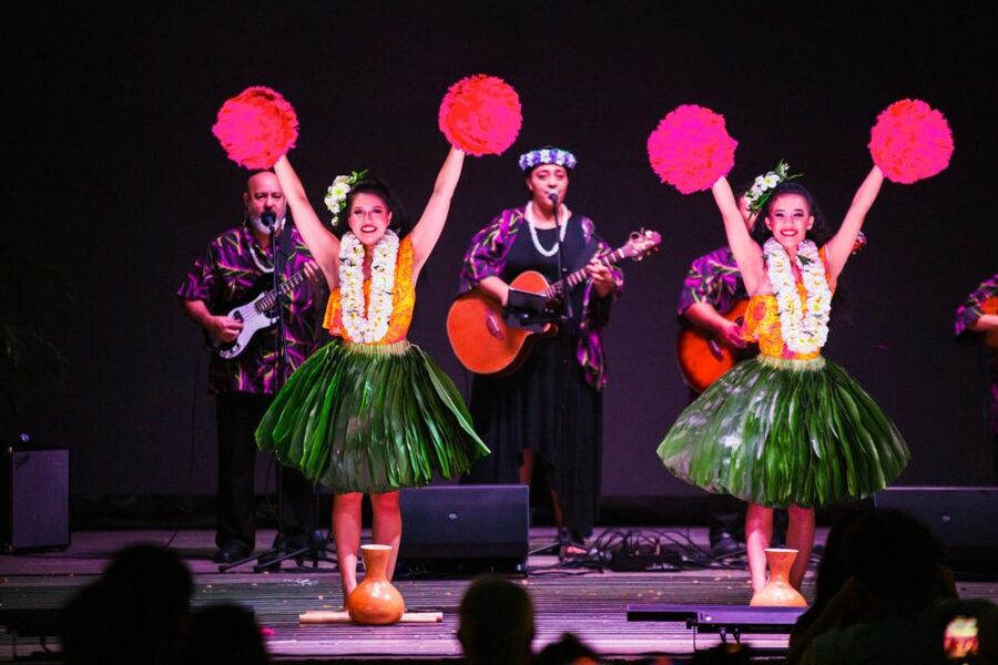 Oahu: Ka Moana Luau Dinner and Show at Aloha Tower - Why the Aloha Tower location matters