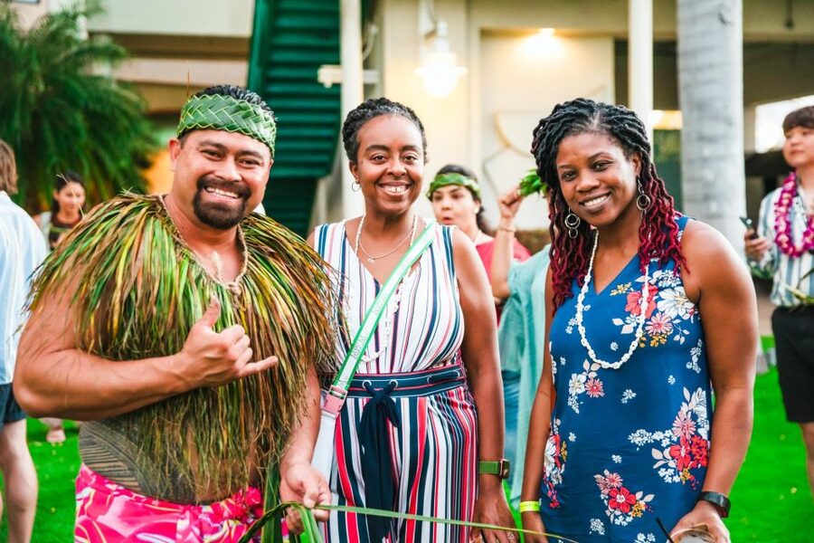 Oahu: Ka Moana Luau Dinner and Show at Aloha Tower - Drinks and the meaning of the ticket options