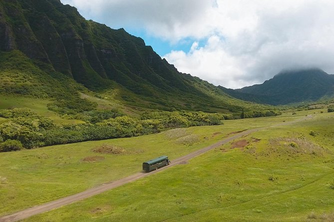 Oahu: Kualoa Ranch Movie Sites and Ranch Tour - Why the Guides Make a Difference
