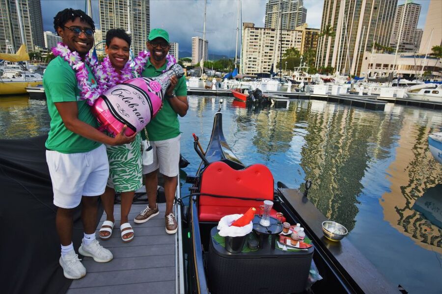 Oahu: Luxury Gondola Cruise with Drinks and Pastries - Key points to know before you book