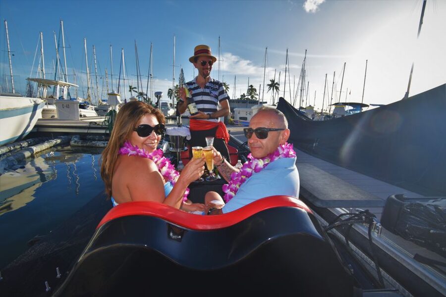 Oahu: Luxury Gondola Cruise with Drinks and Pastries - From the first welcome to the Hawaiian lei