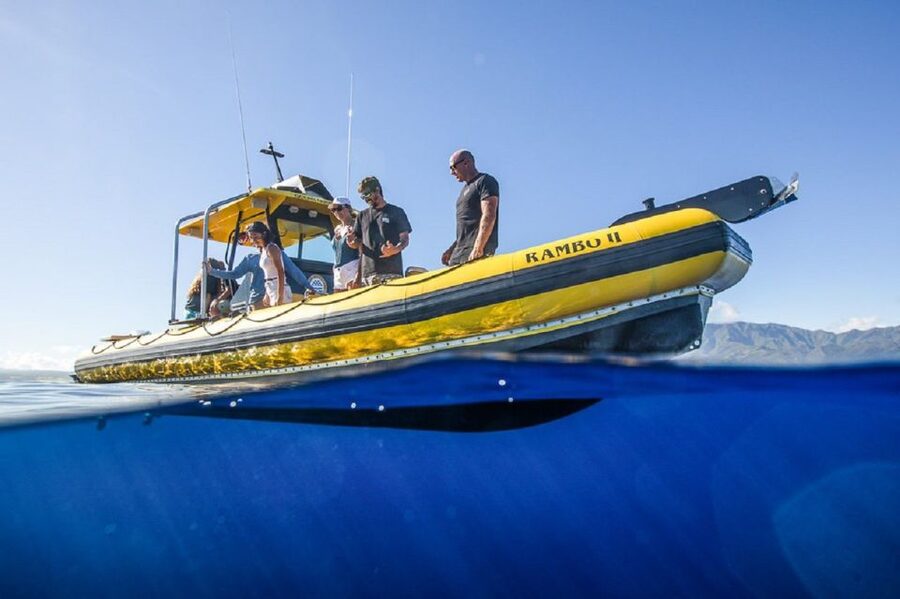Oahu: North Shore Haleʻiwa: Private Boat Charter - The remote island snorkeling stop