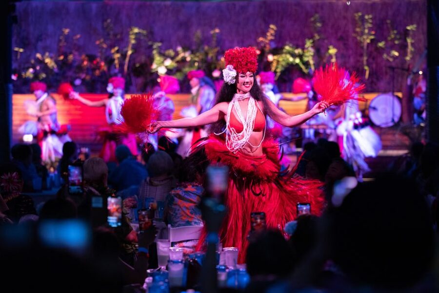 Oahu: Pa'ina Luau Waikiki at Waikiki Beach Marriott Resort - From lei greeting to first performances