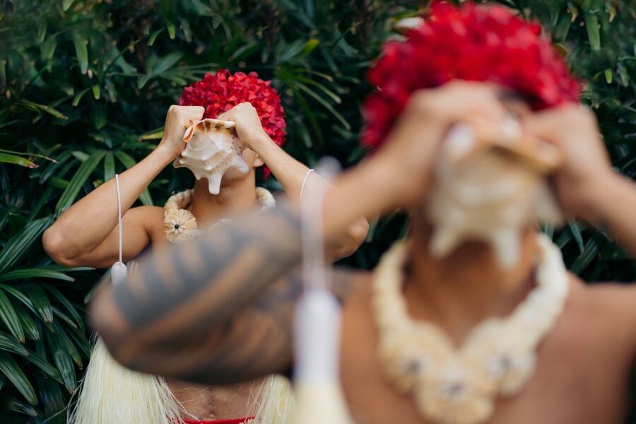 Oahu: Pa'ina Luau Waikiki at Waikiki Beach Marriott Resort - Hawaiian music, hula, and Queen Liliʻuokalani