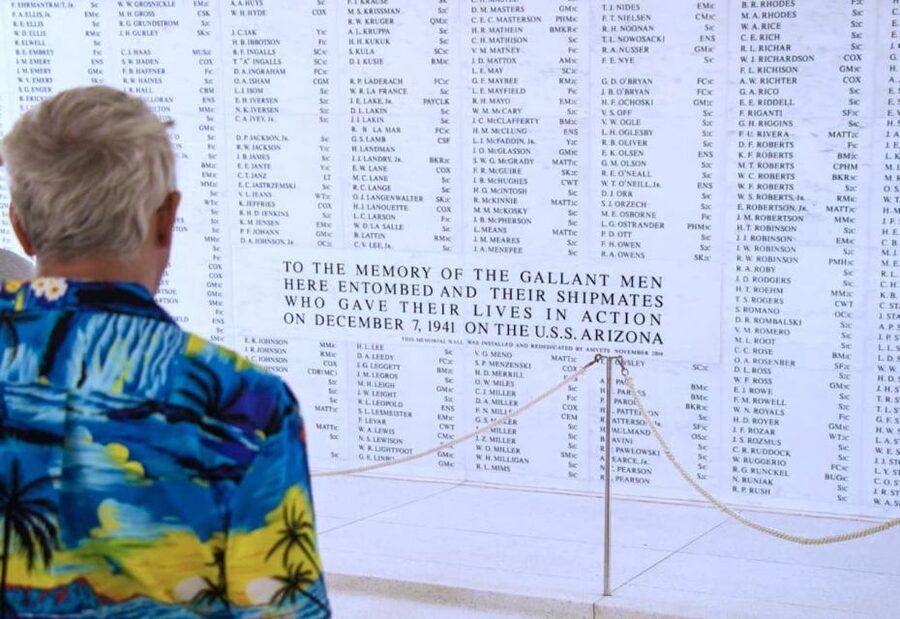 Oahu: Pearl Harbor Battleship Tour - USS Missouri and the Surrender Deck