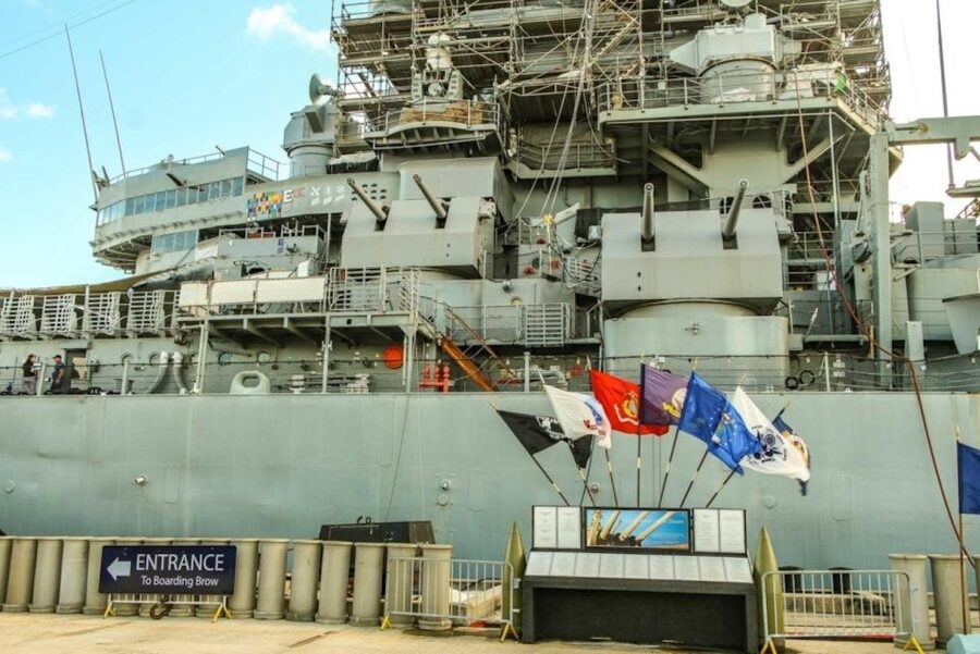 Oahu: Pearl Harbor Battleships Group Tour - Getting your bearings at the Pearl Harbor Visitor Center