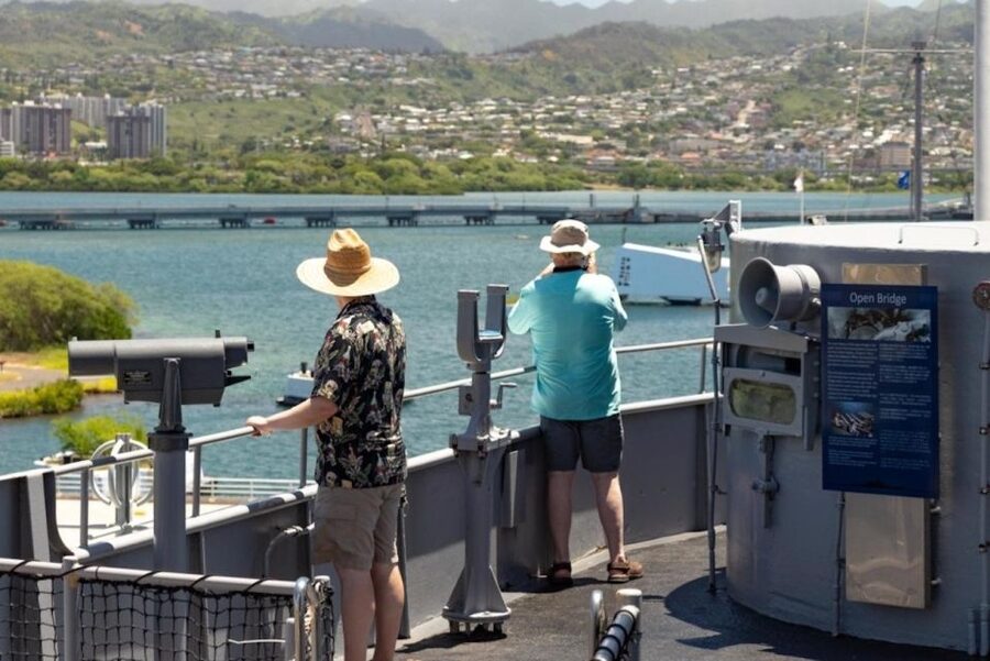 Oahu: Pearl Harbor Battleships Group Tour - Walking the USS Missouri at 10:00 AM