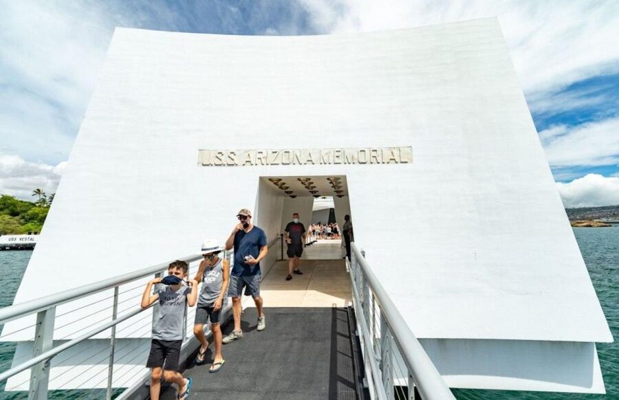 Oahu: Pearl Harbor Battleships Group Tour - Leaving Waikiki at 6:30 AM