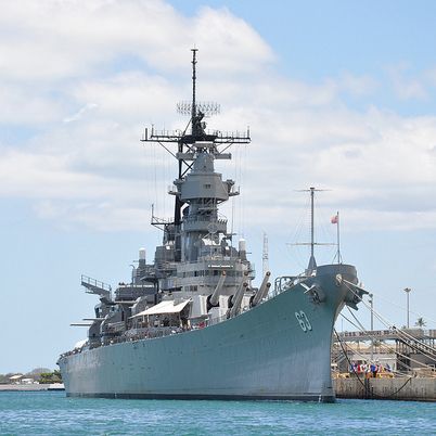 Oahu: Pearl Harbor Heroes Deluxe Experience - The Pearl Harbor Visitor Center sets the context