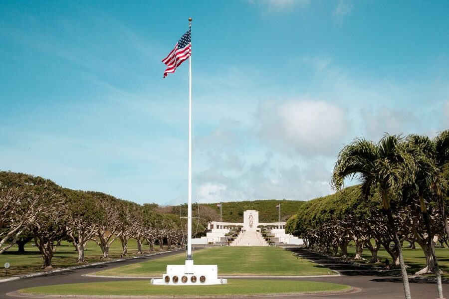 Oahu: Pearl Harbor, USS Arizona, and City Highlights Tour - Guides make the difference