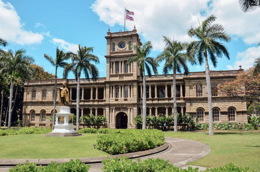 Oahu: Pearl Harbor, USS Arizona, and City Highlights Tour - Waikiki pickup and the first hour on the road