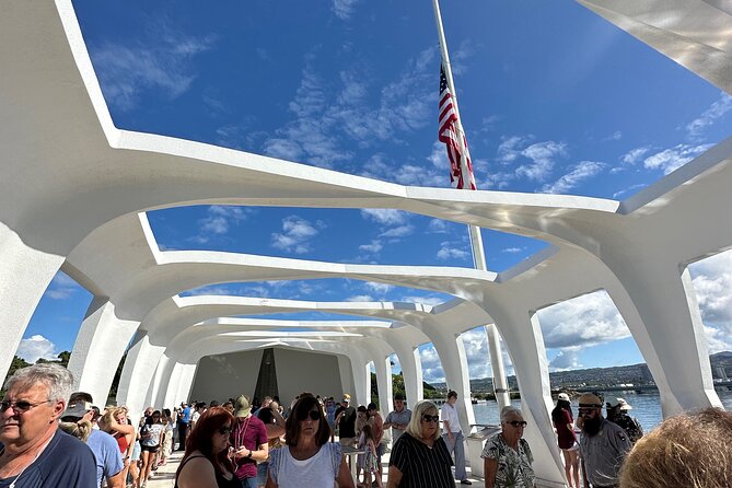 Oahu: Pearl Harbor USS Arizona Memorial Small Group Tour - Hotel pickup and the drive toward Pearl Harbor