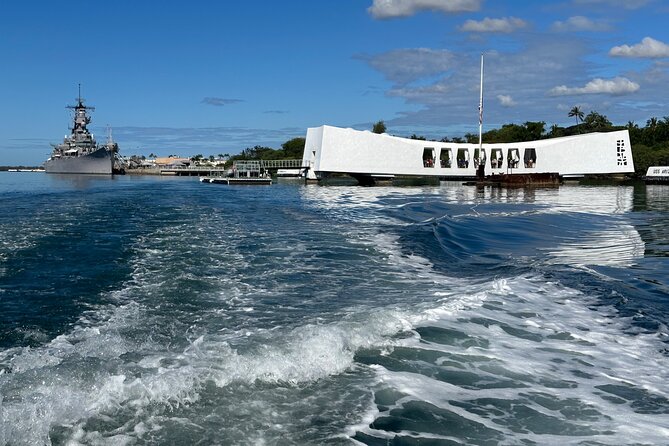 Oahu: Pearl Harbor USS Arizona Memorial Small Group Tour - Downtown Honolulu in 30 minutes