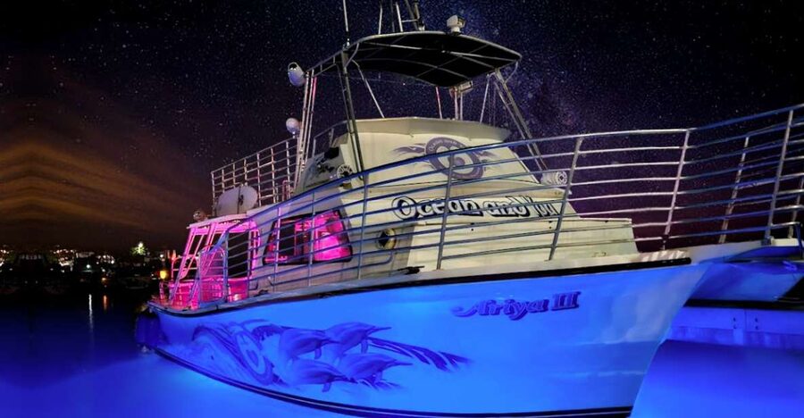 Oahu: Premium Waikiki Sunset Party Cruise with Live DJ - Watching Diamond Head change color