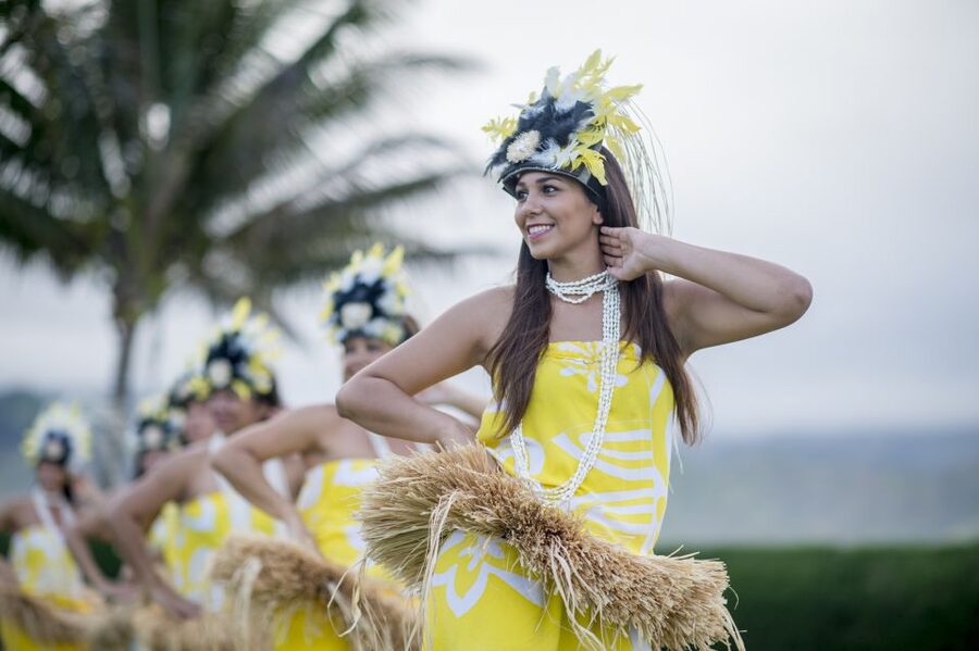 Oahu: Queens Waikiki Luau - Arriving at the International Market Place