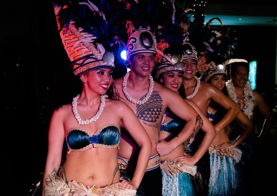 Oahu: Queens Waikiki Luau - A Hawaiian buffet built around familiar comfort food