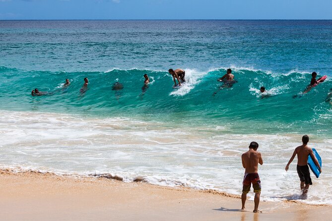 Oahu's Ultimate Grand Circle Island Tour with Snorkeling and More - A quiet half-hour at Byodo-in Temple