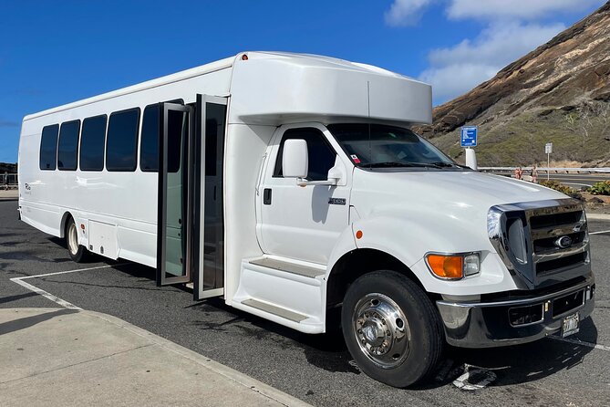 Oahu's Ultimate Grand Circle Island Tour with Snorkeling and More - Macadamia nuts, lunch, and the commercial side of the route