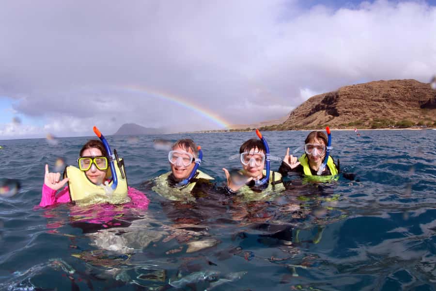 Oahu: Snorkeling & Dolphin Watch Cruise with Hawaiian Buffet - Leaving Waikiki for the Waiʻanae coast