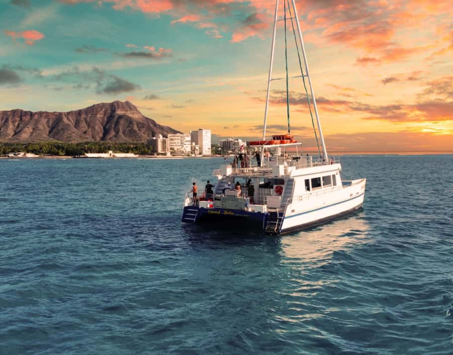 Oahu: Sunset Sail Cruise in Waikiki - The motion question: calm evening or rocky ride
